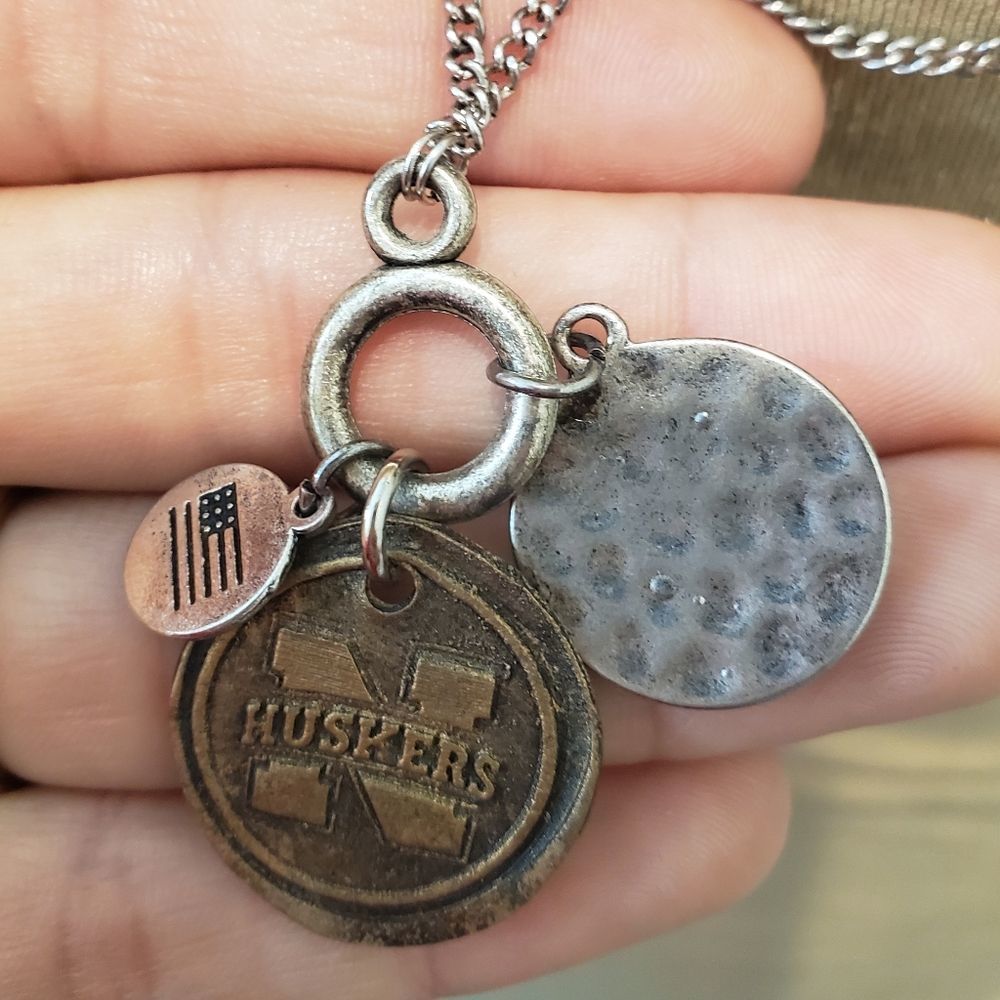 Cornhusker Nebraska necklace excellent condition